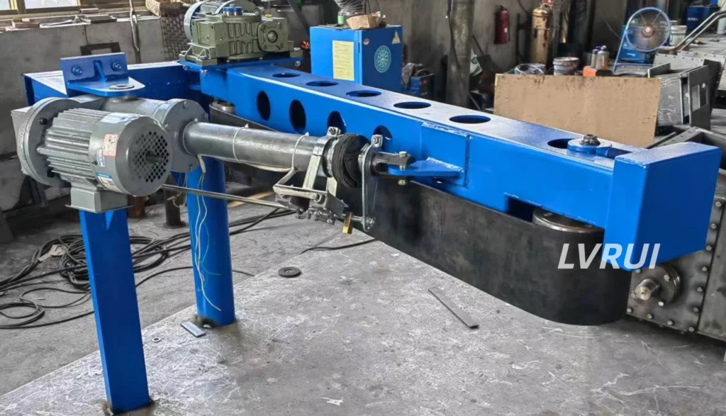 Bag turning conveyor for efficient cement bag handling in bulk operations