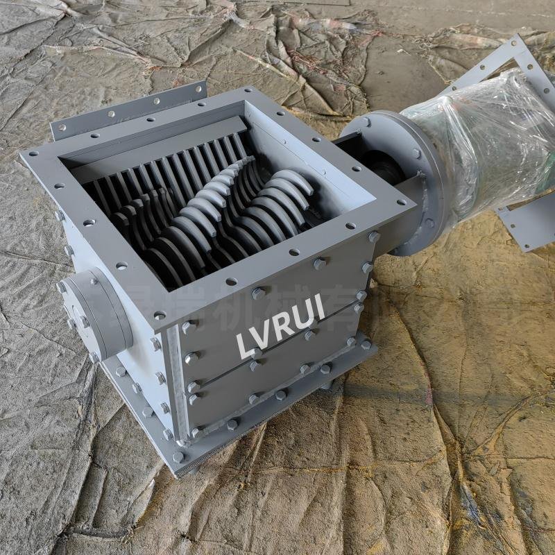 Lump breaker for bulk material handling to prevent blockages