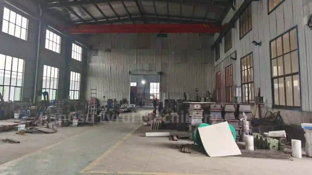 Conveying Equipment Assembly and Welding Workshop LVRUI conveying equipment assembly and welding workshop