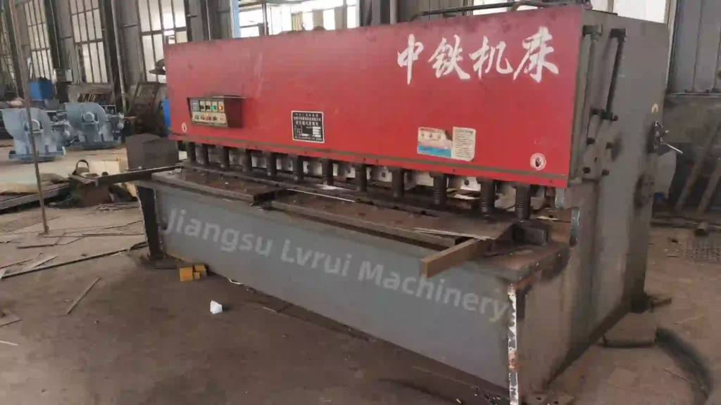 Shearing Machine Industrial shearing machine used for metal plate cutting in LVRUI factory