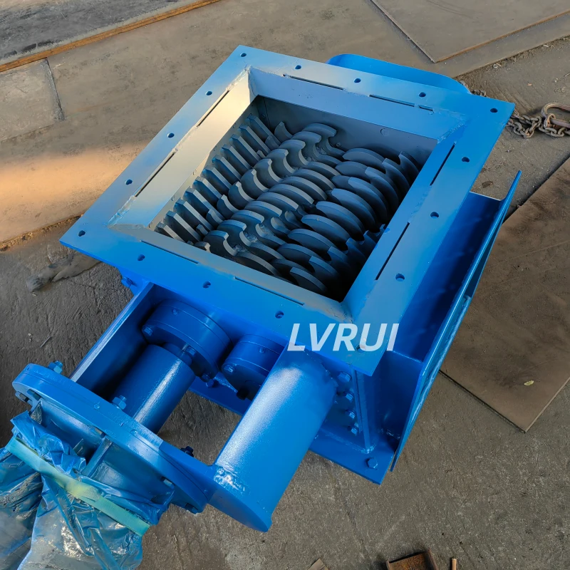 Cement silo bottom lump breaker valve crushing cement lumps for continuous flow