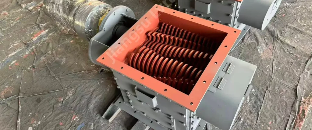 Industrial lump breaker for cement silo and bulk powder handling