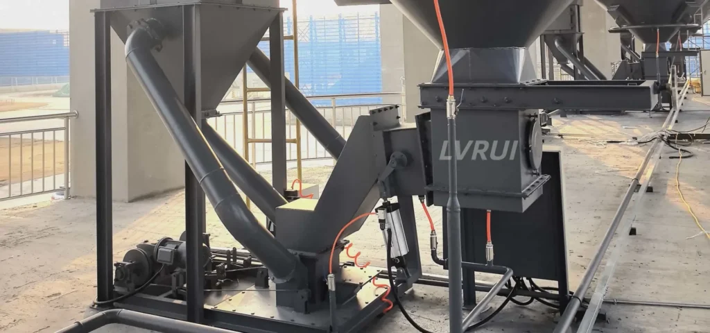 Cement truck loading efficiency system with stable feeding and discharge control