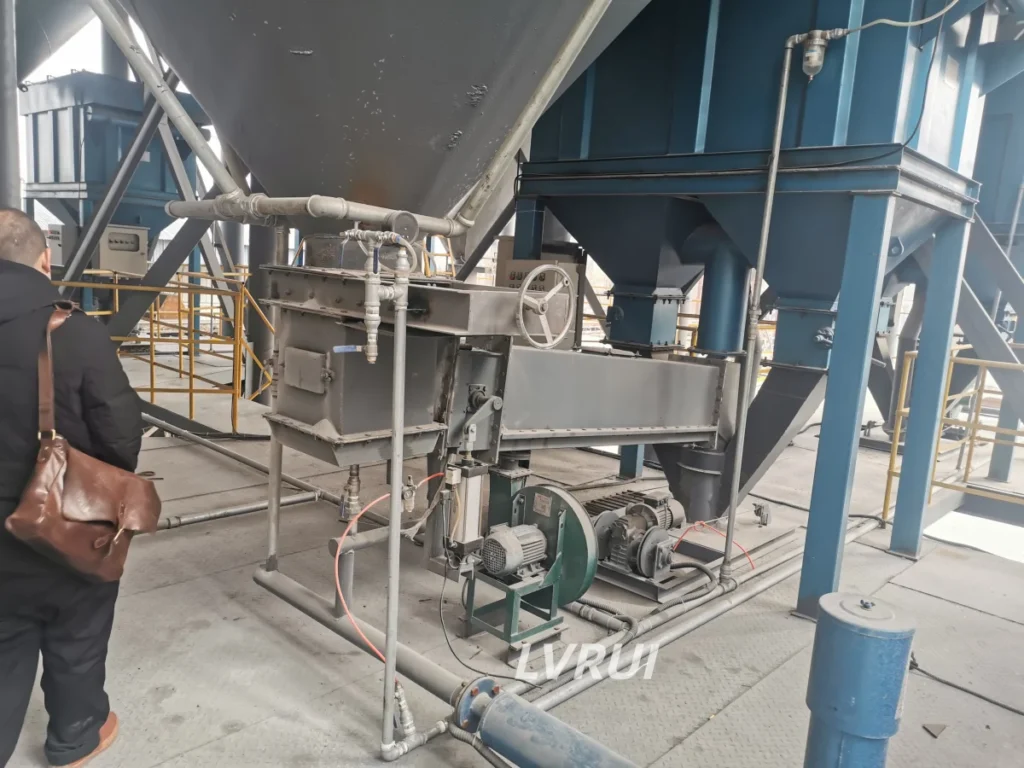 LVRUI 200 t/h cement silo discharge equipment at Lantian Yaobai Cement in Shanxi, China