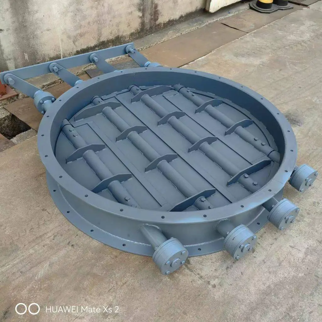 Industrial louver valve for powder conveying and ventilation flow regulation