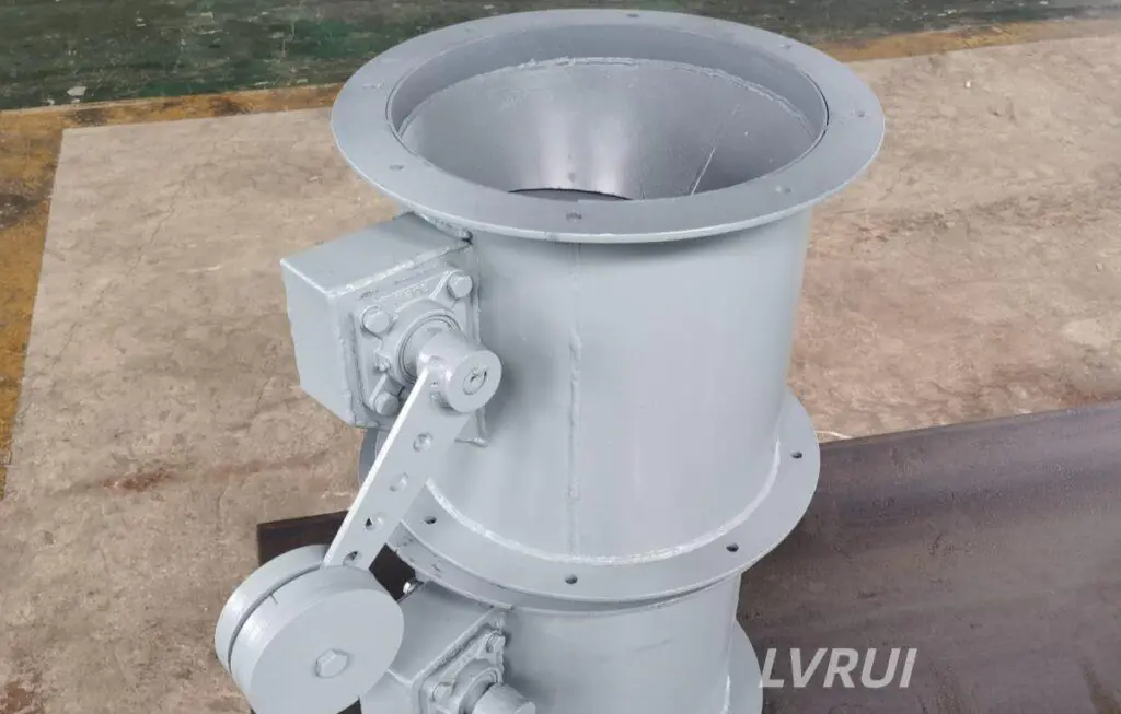 Industrial flap valve for bulk solid flow control and discharge