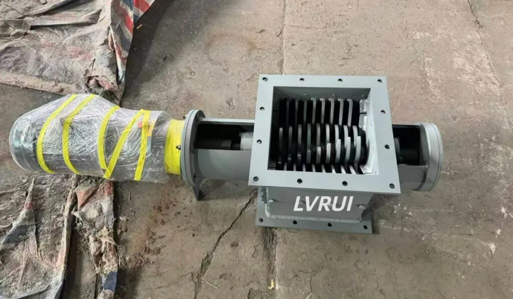 lump breaker for cement silos installed at discharge outlet in cement plant