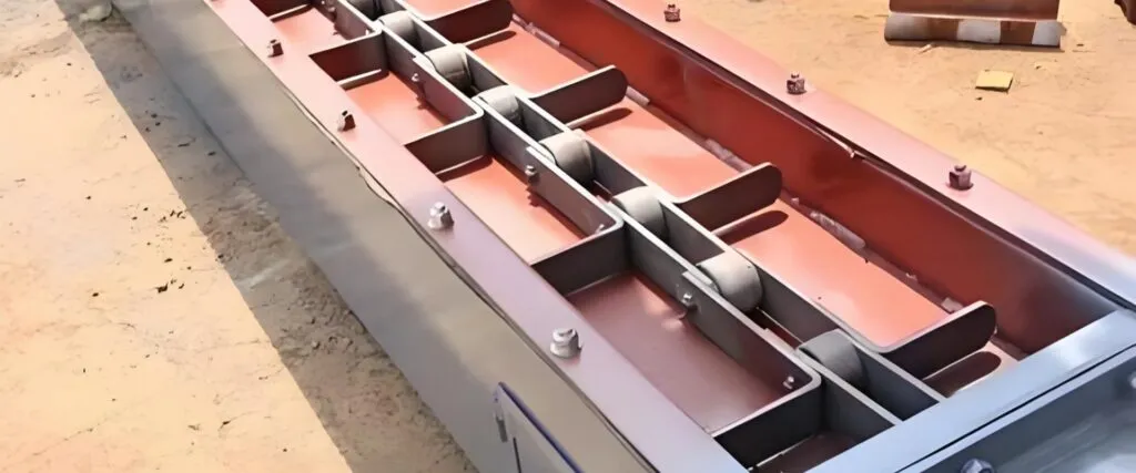 LVRUI chain conveyor for clinker, cement, and bulk materials with dust-proof design for industrial material handling