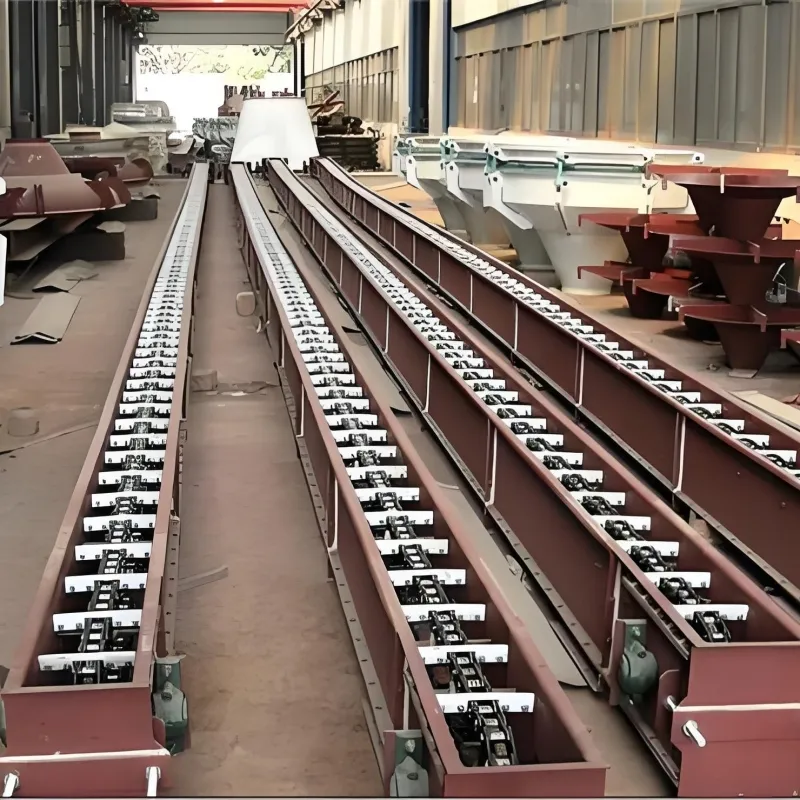 LVRUI chain conveyor showing heavy-duty forged chain, wear-resistant steel trough, and sealed housing with stable, dust-proof conveying